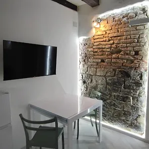 sagegren-flat.hotelitalianriviera.com/
